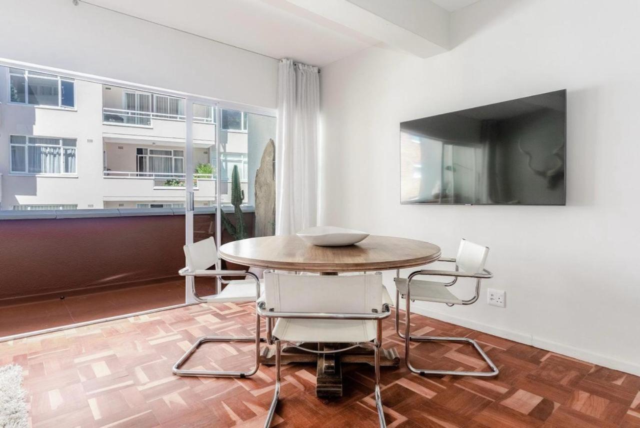 Luxurious Flat On Road Sea Point Apartment