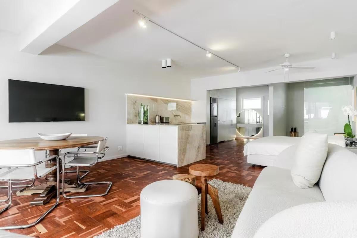 Luxurious Flat On Road Sea Point Apartment *
