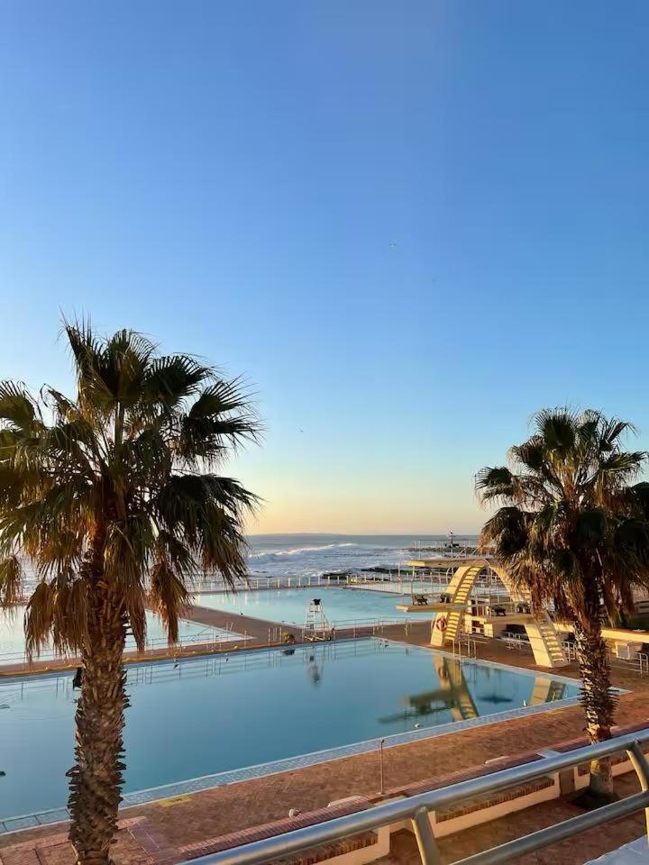 Apartment Luxurious Flat On Road Sea Point Cape Town