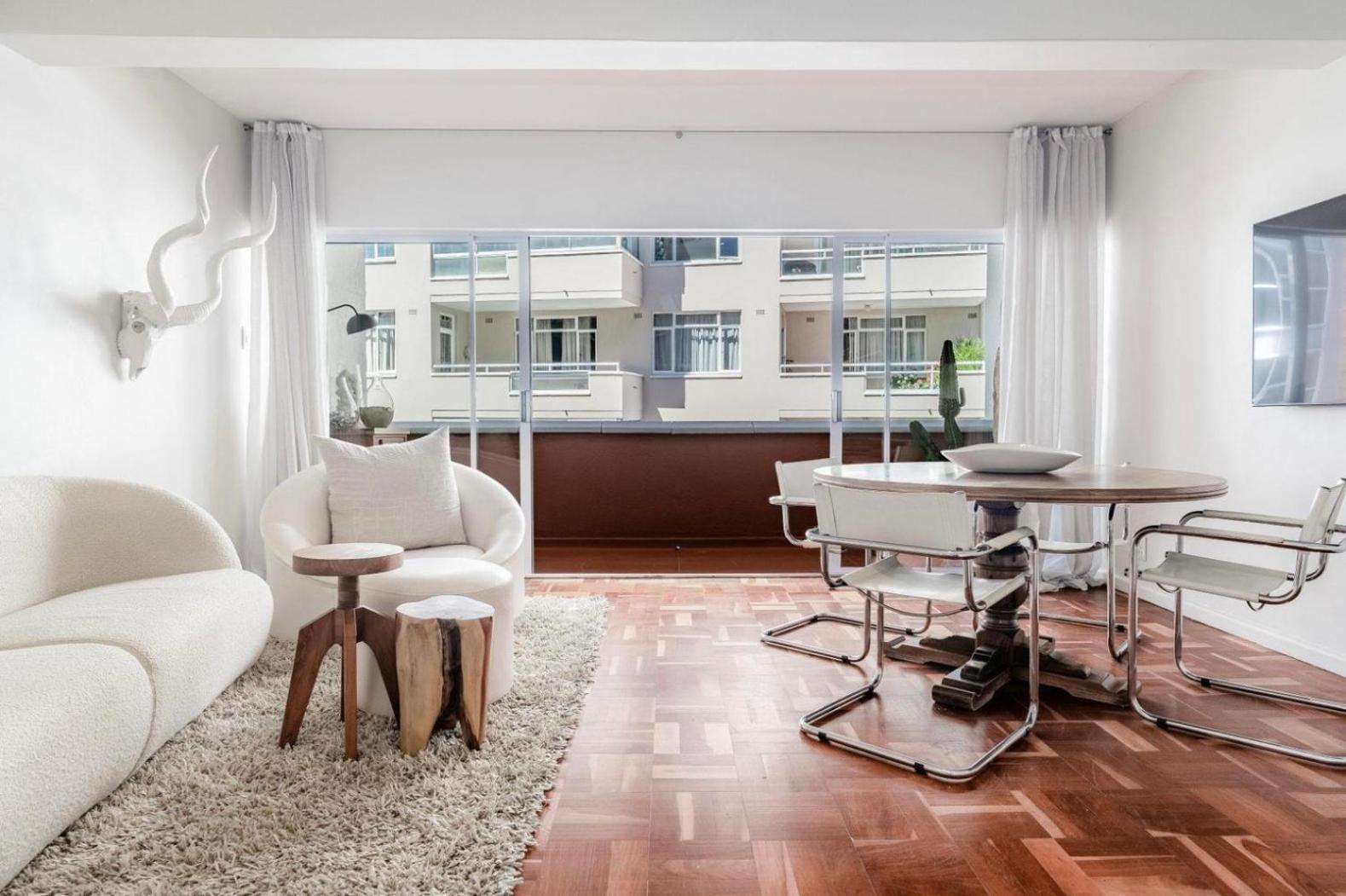 Luxurious Flat On Road Sea Point Apartment